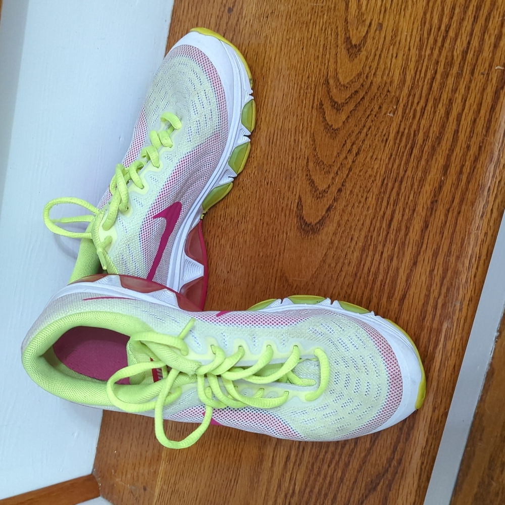 Nike tailwind 6 running shoes